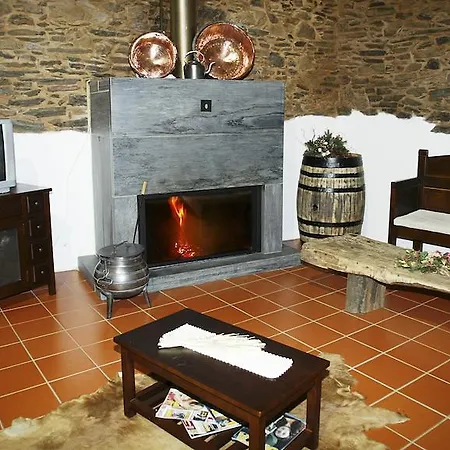Casa Dos Pinelas Limaos